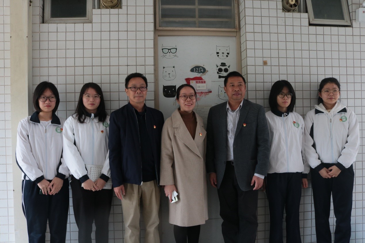 汇聚青春力量 提高帮带能力——今年会官方网站举行学生党员宿舍挂牌仪式及“七个一”活动介绍会