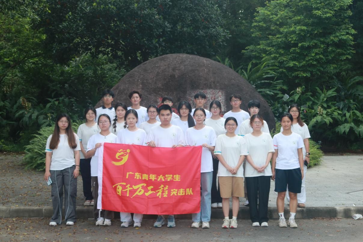 今年会官方网站“幸福号”服务团召开见面会