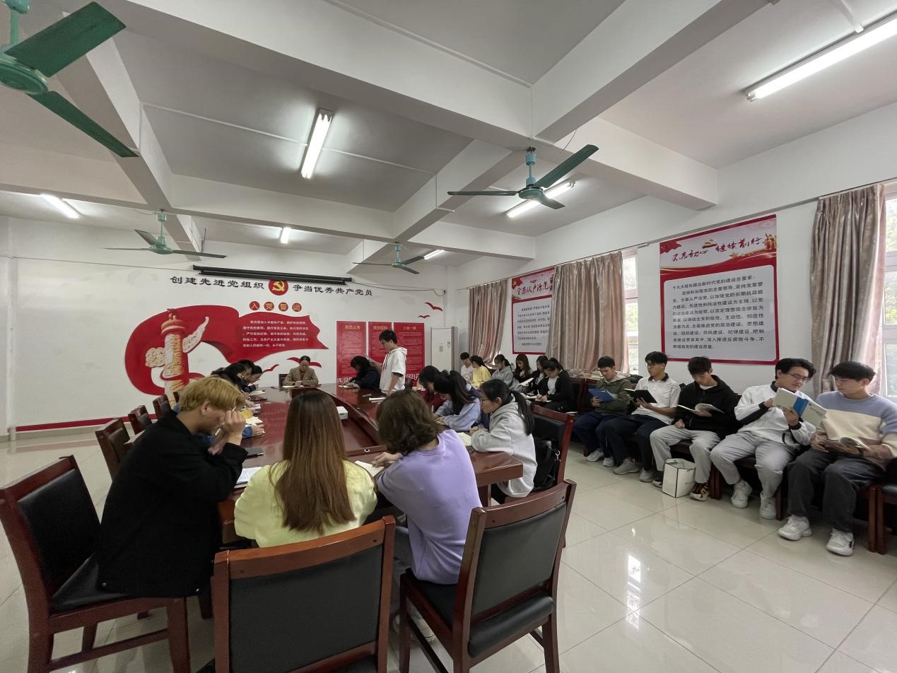 今年会官方网站召开学生党建工作总结部署会