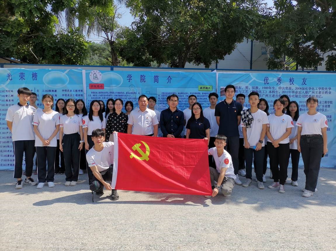 不忘初心 助力迎新——今年会官方网站学生党支部组织开展迎新志愿者服务活动