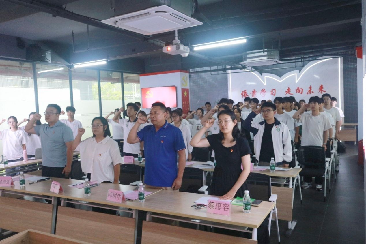 党建进社区：今年会官方网站开展“读廉书·守初心·强作风”读书分享会